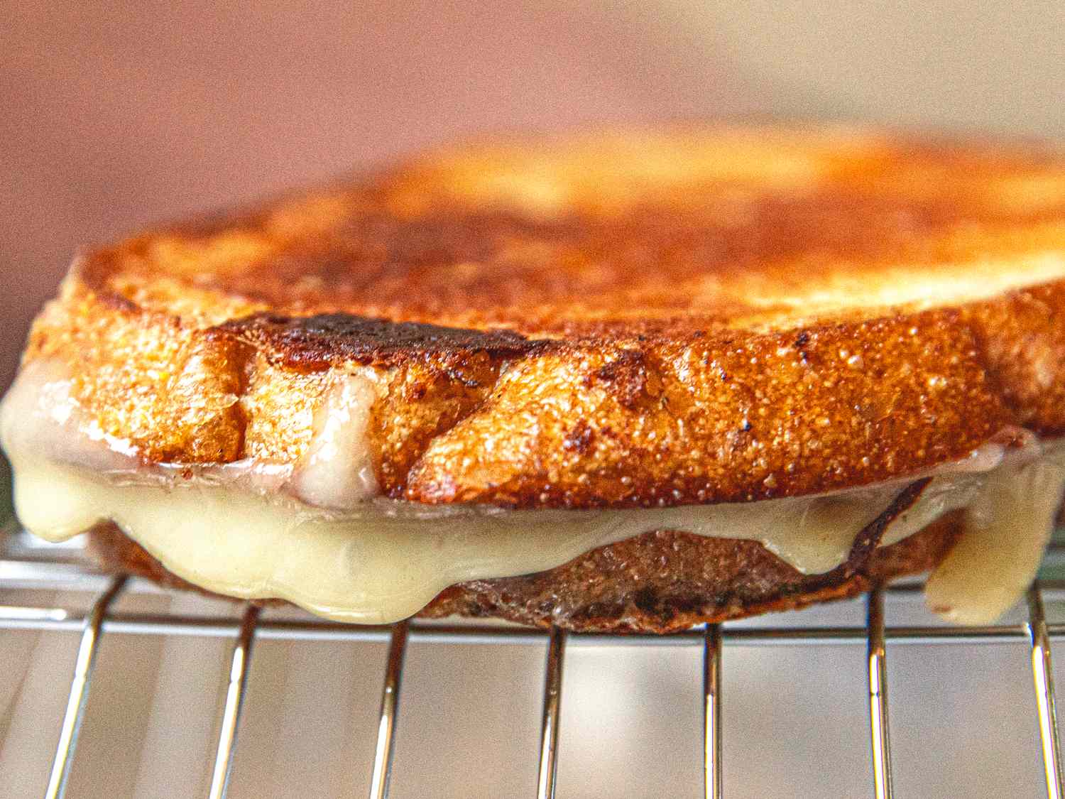 This 2-Minute Trick Ensures Utterly Crispy Grilled Cheeses Every Time